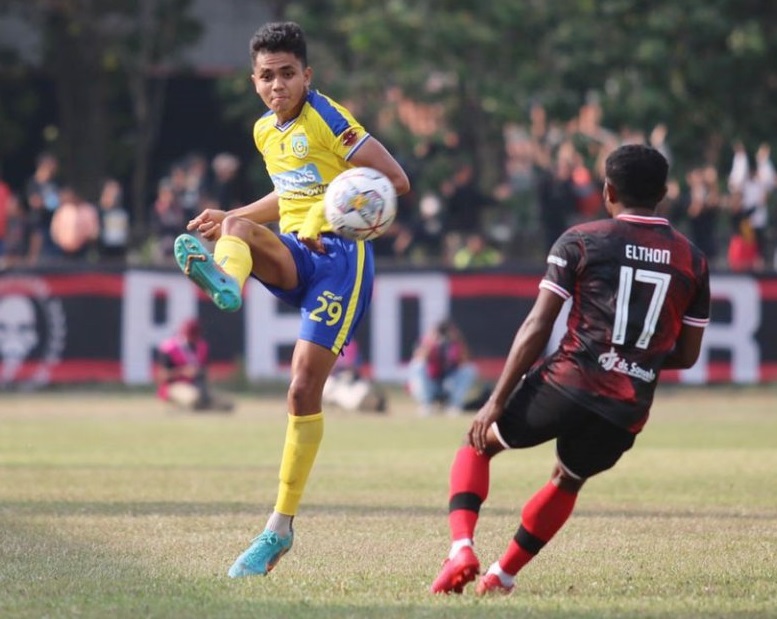 Laga Gresik United vs Persekat Tegal