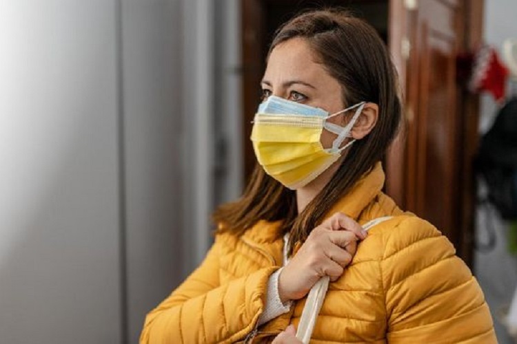 Penggunaan masker sangat penting untuk mencegah penularan Covid-19. SP/ SBY