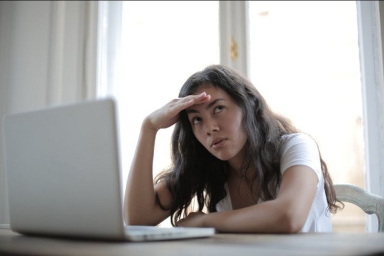 Salah seorang yang mudah pikun usai terinfeksi Covid-19. SP/ SBY