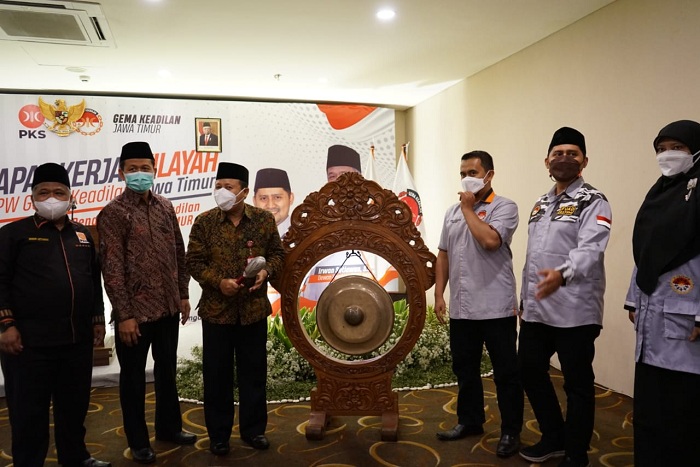 Ketua DPW PKS Jatim saat membuka Rakerwil Gema Keadilan, Surabaya (26/12/2021).SP/RKO
