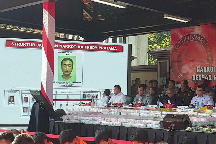Jaringan narkoba Fredy Pratama dikenal sangat terorganisir, bahkan melibatkan beberapa oknum anggota Polri.
