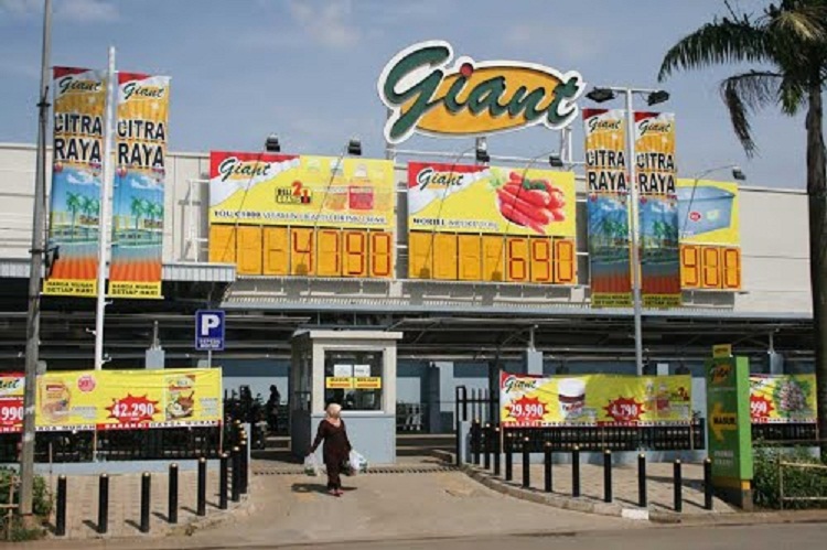 Salah satu gerai Giant. SP/ SBY