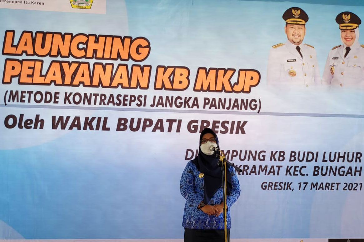 Ibu Wakil Bupati Gresik,  Dra. Hj. Aminatun Habibah, M.Pd., membuka acara Launching Pelayanan KB-MKJP. SP/PATRIK CAHYO 