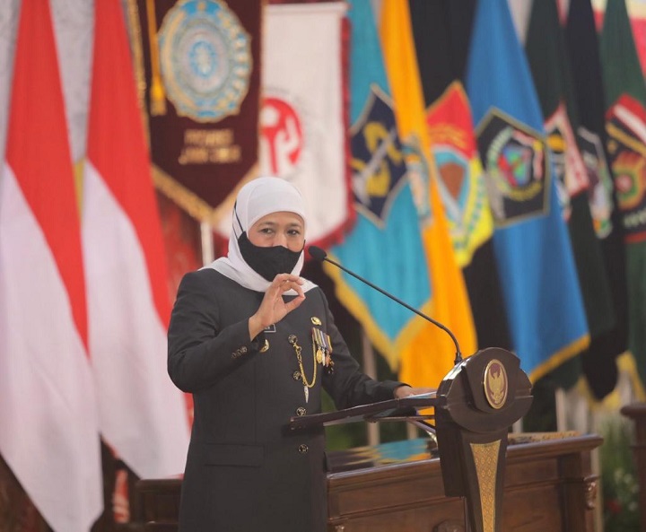 Gubernur Khofifah mengajak seluruh para kepala daerah yang dilantik pada Jumat (26/2/2021) harus segera bekerja ekstra di tengah pandemi Covid-19. SP/Arlana