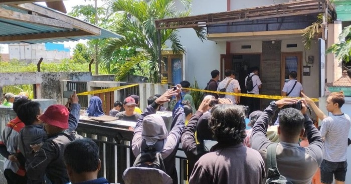 Kondisi rumah milik Wahab Efendi, tempat Wahab mengajak istri dan anak terakhirnya meninggal dunia yang diduga bunuh diri, Selasa (12/12/2023).