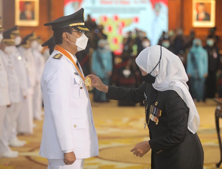 Gus Ipul mantan Wagub Jatim saat dilantik oleh Gubernur Jawa Timur Khofifah Indar Parawansa menjadi Wali Kota Pasuruan, di Gedung Negara Grahadi Surabaya, Jumat (26/2/2021). SP/Arlana