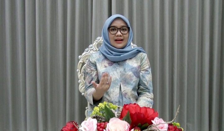 Rini Indriyani Eri Cahyadi, Tim Ketua Penggerak PKK Surabaya saat memberikan keterangan perihal HJKS ke-728, Kamis (28/5/2021). SP/Alqomar