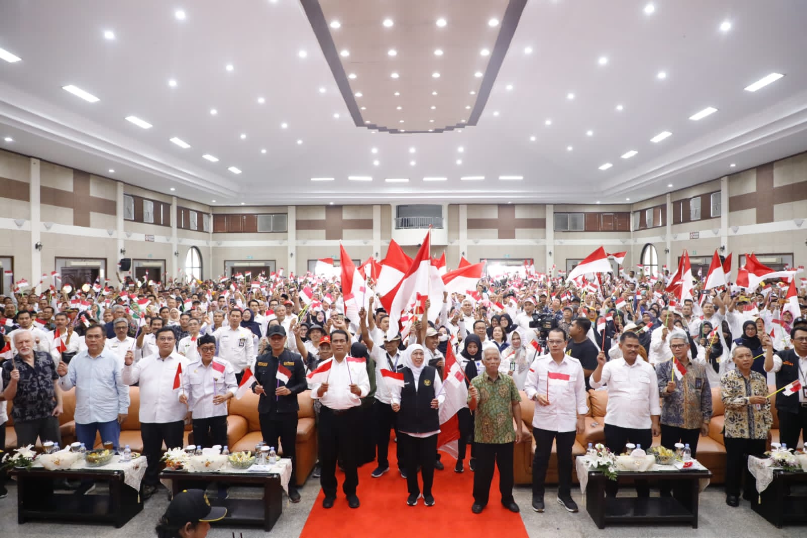 Gubernur Khofifah Indar Parawansa menyampaikan terimakasih atas kerja keras para petani yang turut andil dalam menjadikan Jawa Timur sebagai lumpung nasional. SP/Biro Adpim Pemprov Jatim