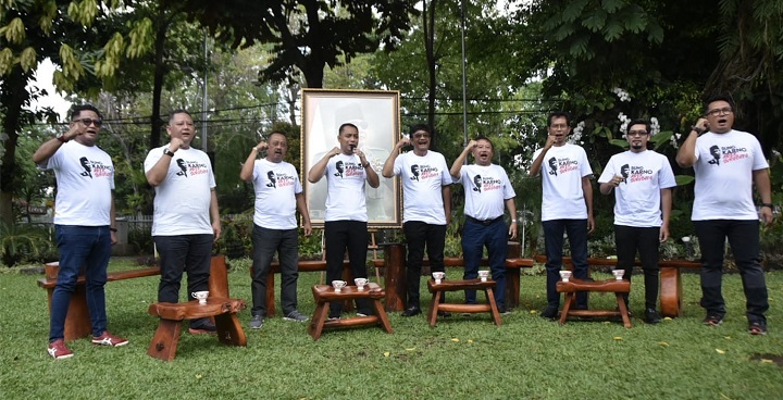 Wali Kota Surabaya Eri Cahyadi (tengah) Bersama ‘banteng-banteng’ senior PDIP seperti Bambang DH, Djarot Saiful Hidayat, Armudji, hingga Whisnu Sakti Buana, turut hadir dalam acara memperingati Hari Lahir Bung Karno