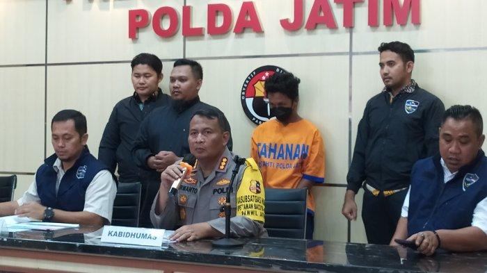 Remaja asal Pasuruan yang ditangkap oleh Polda Jatim usai kedapatan bisnis jual beli foto dan video porno yang dilakukannya selama tiga tahun terakhir.