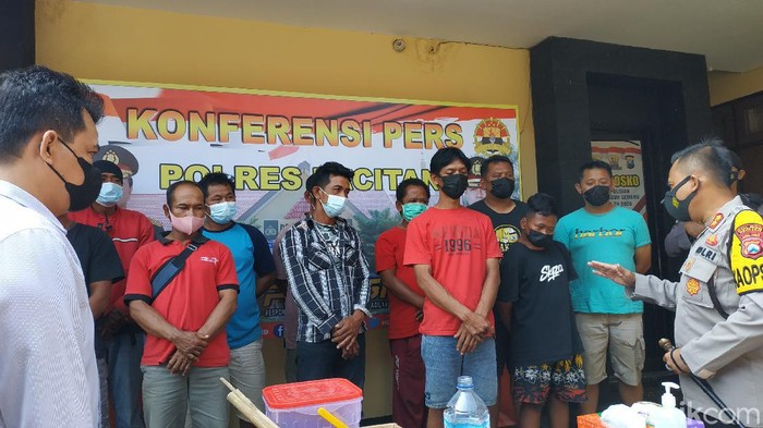 Para pelaku joki pemudik yang diamankan polisi