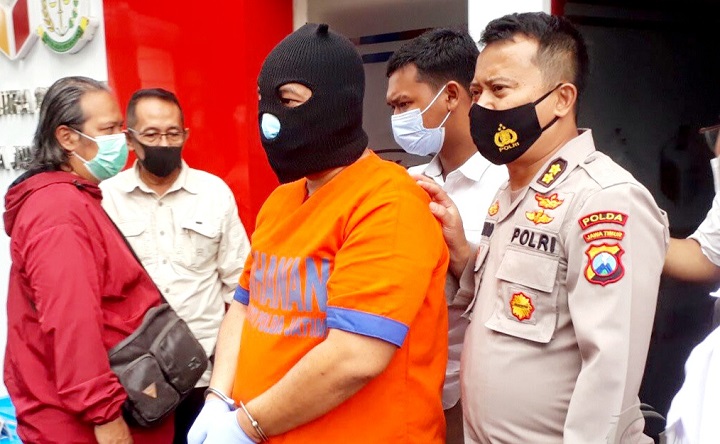 Agung Wibowo, mafia tanah yang menipu korbannya ratusan miliar, saat ditangkap oleh Polda Jatim, Januari 2021. Kini, ia juga dibidik memalsukan dokumen dan tindak pencucian uang. SP/Arlana