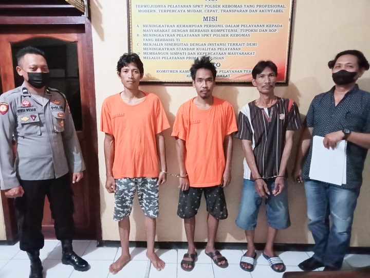 Para pelaku saat diamankan oleh petugas Polres Gresik. SP/Ariandi