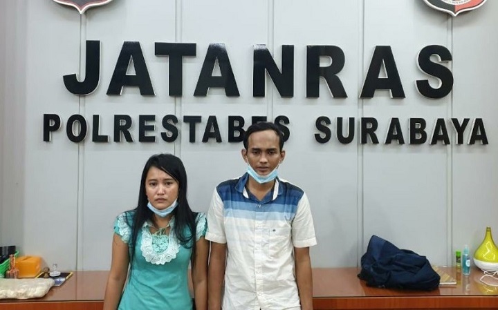 Husein Mahdi (29) dan Fatmawati (28), pasutri pencuri HP di mall yang berhasil diamankan Polrestabes Surabaya. SP/Mahbub Fikri
