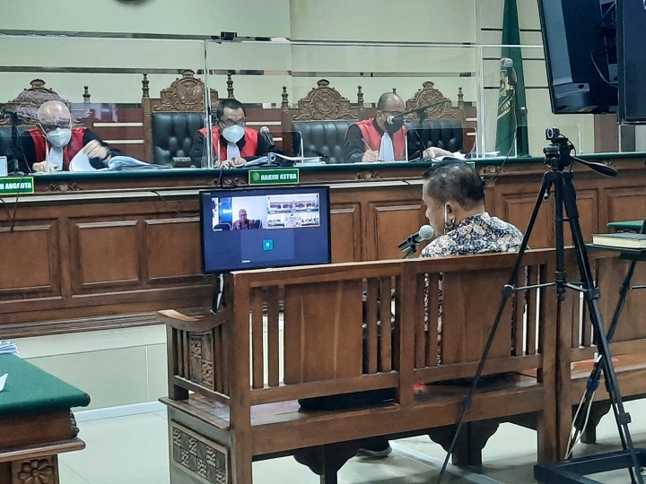 Hakim Dede Suryaman saat menjadi saksi di persidangan kasus suap Panitera Hamdan, Selasa (2/8/2022). SP/Budi Mulyono