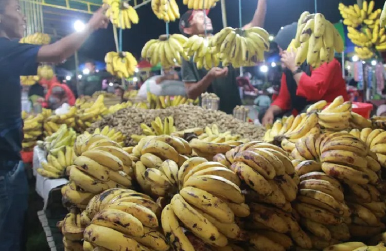 Para pedagang buah-buahan di Pasar Cempaka Putih, Jakarta Pusat. SP/ JKT