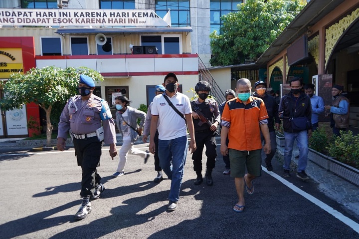 Heru Arifin saat digelandang Satreskrim Polres Tanjung Perak atas kasus narkoba