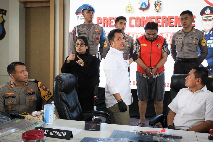 Pelaku pecah kaca mobil diringkus kembali oleh tim Satreskrim Polrestabes Surabaya, Selasa (5/12/2023) kemarin. Pelaku pernah dihukum lima tahun penjara dengan kasus serupa. SP/Alqomar