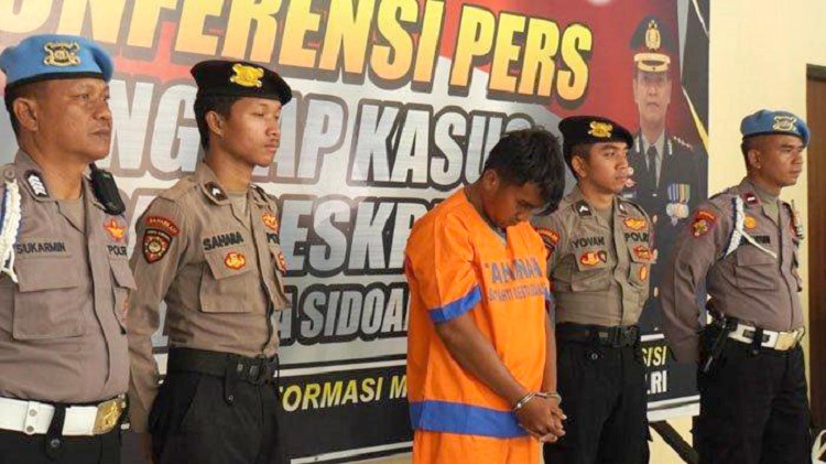 Rully Irwansyah, ditangkap tim Satreskrim Polresta Sidoarjo, usai membunuh saudara sepupunya karena dendam. SP/Ham