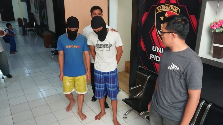 Pelaku peredaran petasan atau mercon puluhan kilogram yang diamankan Polres Tulungagung.