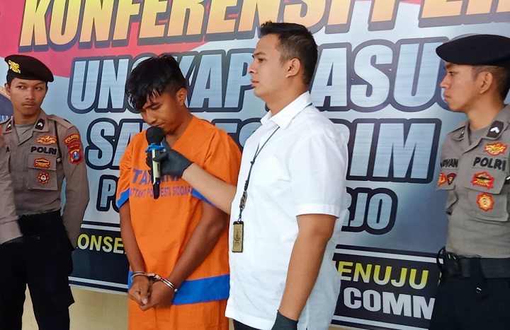 Tersangka pembunuhan penjual nasi bebek di Sidoarjo, Rully Irwansyah, mengungkapkan motif dirinya membunuh korban.