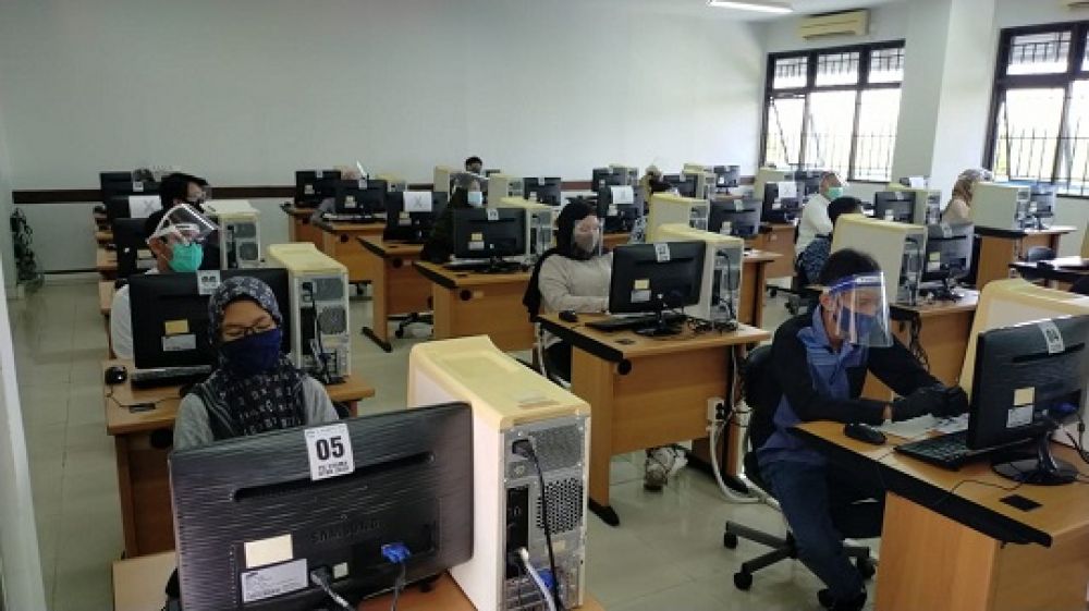 Peserta melaksanakan UTBK tahun 2020 telah mencapai hari terakhir pada Sabtu (25/07/20).SP/BYTA