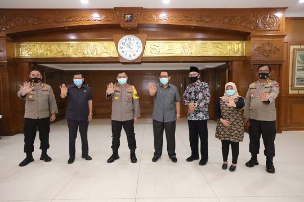 DPRD Provinsi Jawa Timur  melakukan silaturahmi ke Kapolda Jawa Timur sekaligus membahas pilkada serentak Jatim 2020, Rabu, (29/7/2020). SP/SP