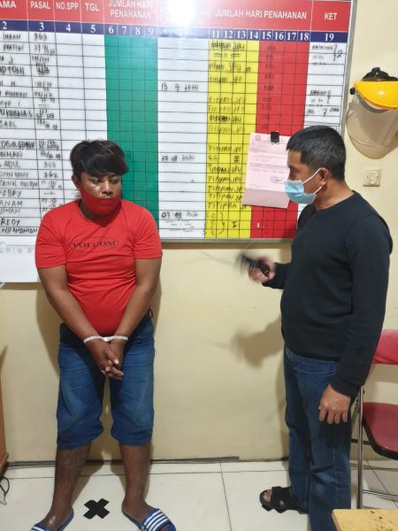 Polsek wiyung mengamankan pria yang suka menggedor kaca mobil meminta uang jika tidak diberi pelaku mengeluarkan kemaluannya Kamis (27/8/2020).