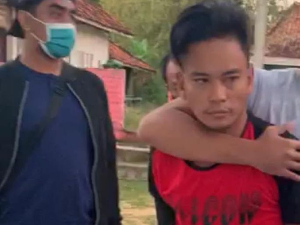 Tersangka pengedar sabu yang melibatkan santri diamankan Satreskoba polres Sampang Jumat (28/8/2020)