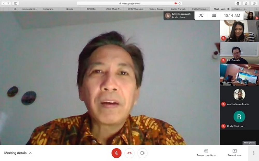 Proses serah terima robot RAISA dari ITS ke RS Darurat Wisma Atlet, Jakarta yang dilakukan secara daring.SP/BYTA