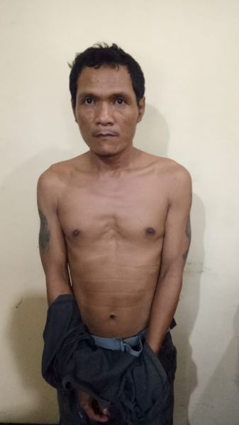 Tersangka saat diamankan di Polsek Wonokromo sebagai pengedar sabu sabu Jumat (11/9/2020)