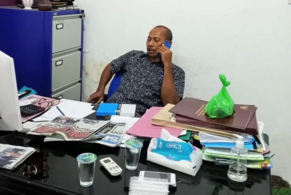  Kepala UPT Bina Marga Pamekasan Korwil Sumenep  Moh. Saleh ST diruang kerjanya SP/Ainur Rahman