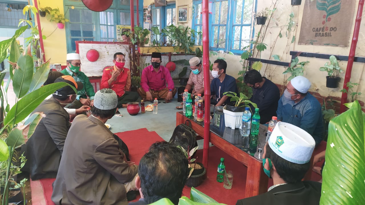 Dukungan oleh 18 perwakilan tingkat kecamatan se Sidoarjo tersebut disampaikan di Desa Mindi Kecamatan Porong, Selasa (6/10).SP/SUGENG