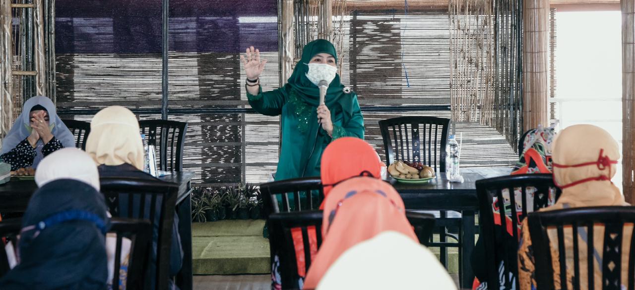 Dukungan PAC Muslimat dan  Ikatan Guru Taman Kanak-kanak Muslimat (IGTKM) NU Tanggulangin ke paslon Kelana-Dwi Astutik, .SP/SUGENG