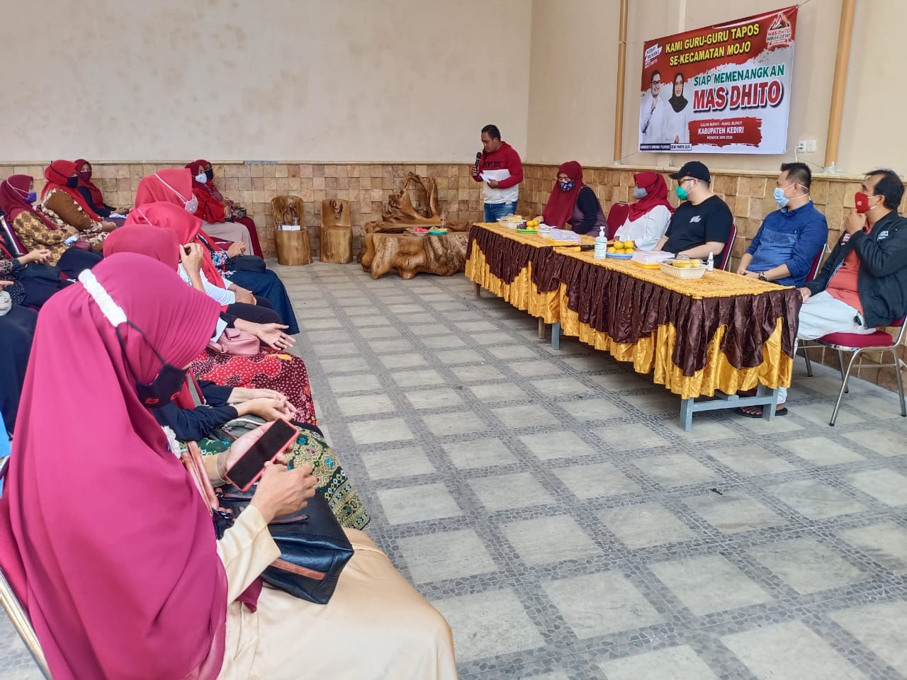 Mas Ditho saat menyapa ratusan guru taman posyandu di Kecamatan Mojo, Kabupaten Kediri