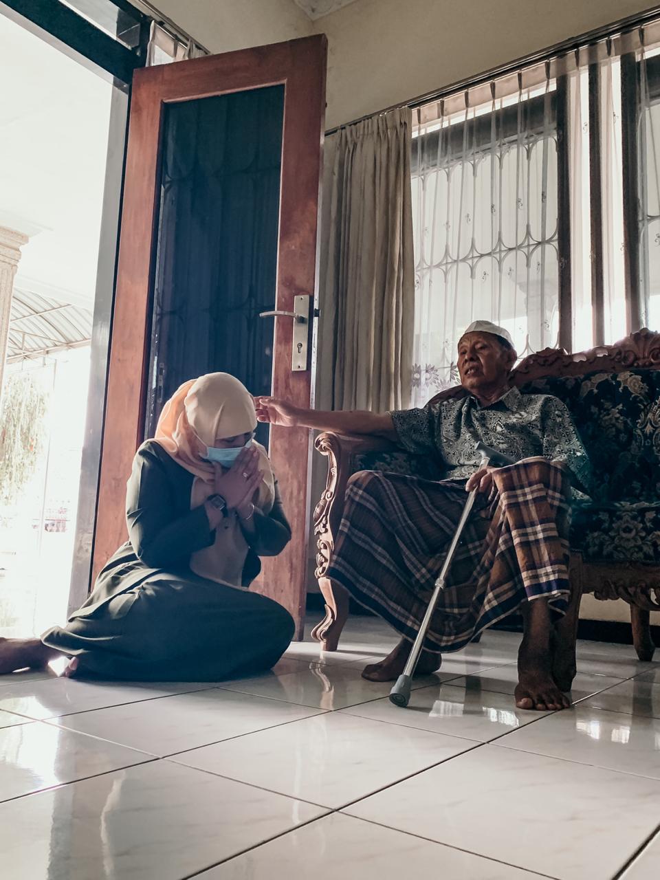 Cawabup Dwi Astuti dinasehati KH Usman Bahri