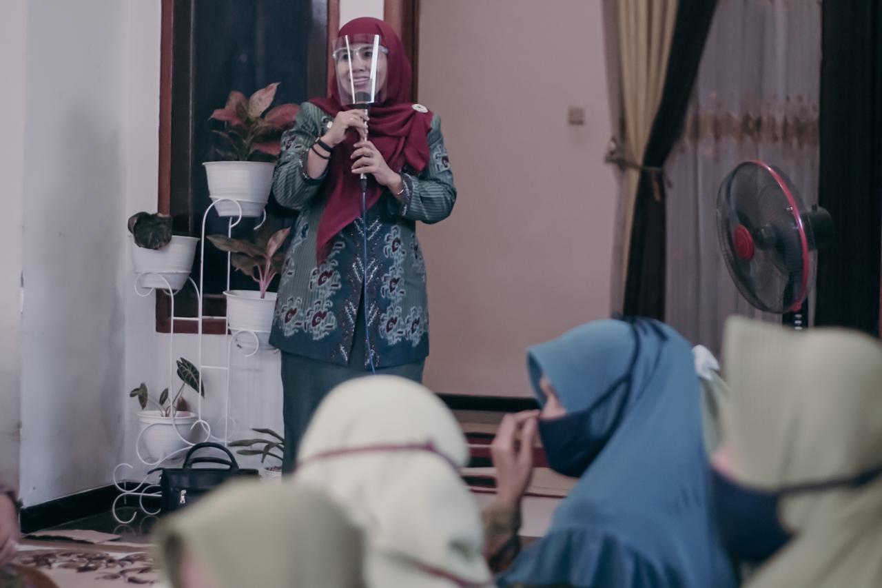 Cawabup Dwi Astuti saat di Ponpes Cangkringan Sukodono