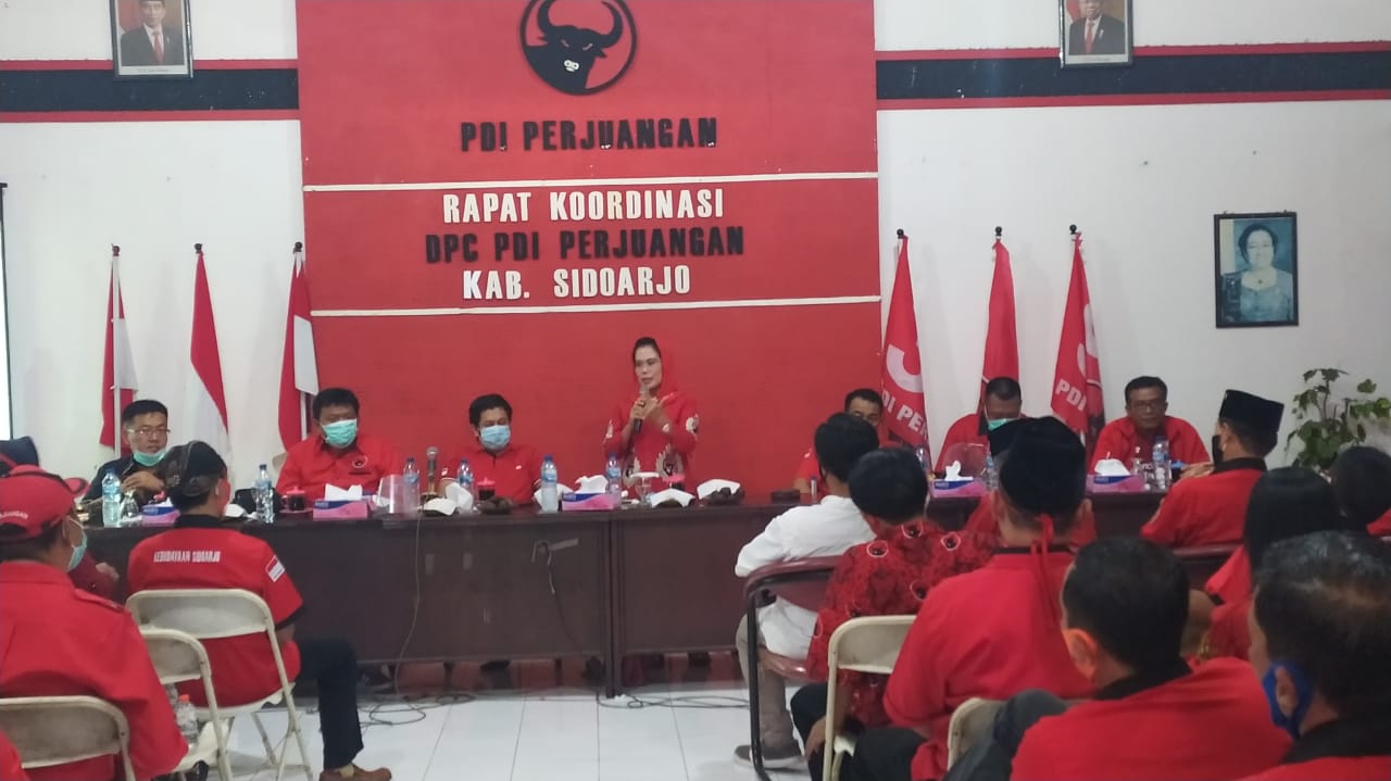 Sekretaris DPD PDIP Jatim Sri Untari saat beri semangat pada kader untuk memenangkan Kelana-Dwi Astutik