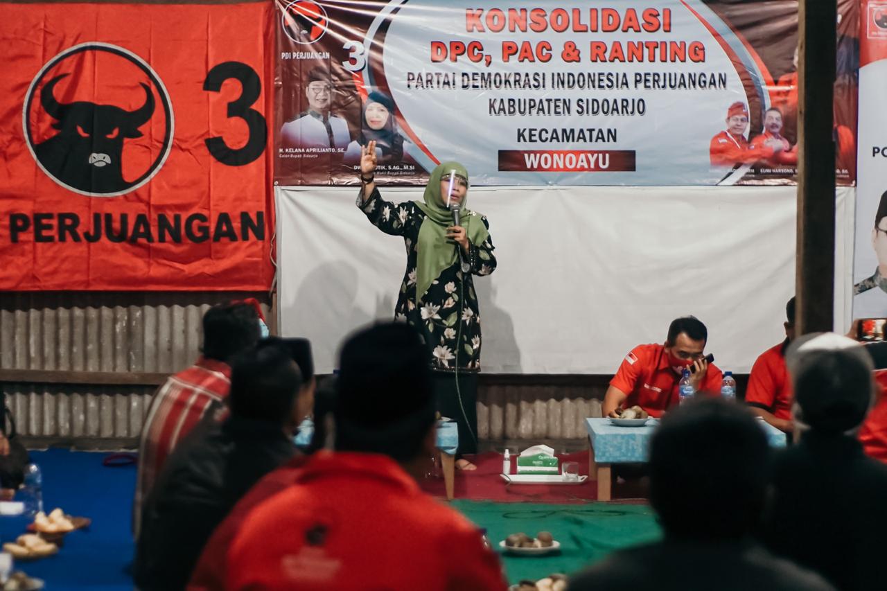 Cawabup Dwi Astutik saat beri semangat kader PDIP Sidoarjo