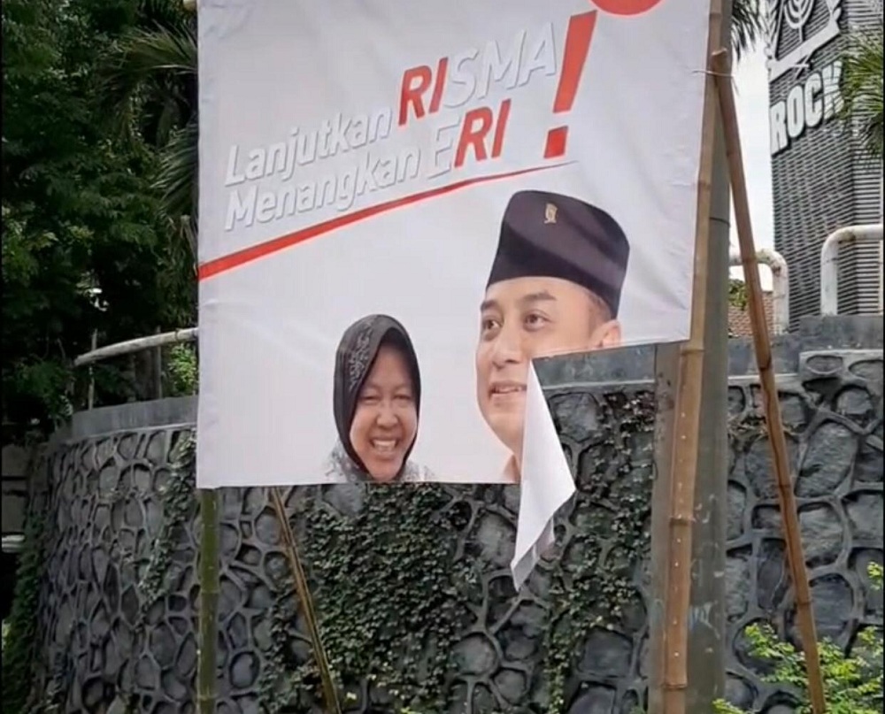 Baliho-Spanduk kampanye dari Calon Wali Kota Surabaya, Eri Cahyadi dan Calon Wakil Wali Kota, Armuji yang dirusak .SP/Byta Indrawati.
