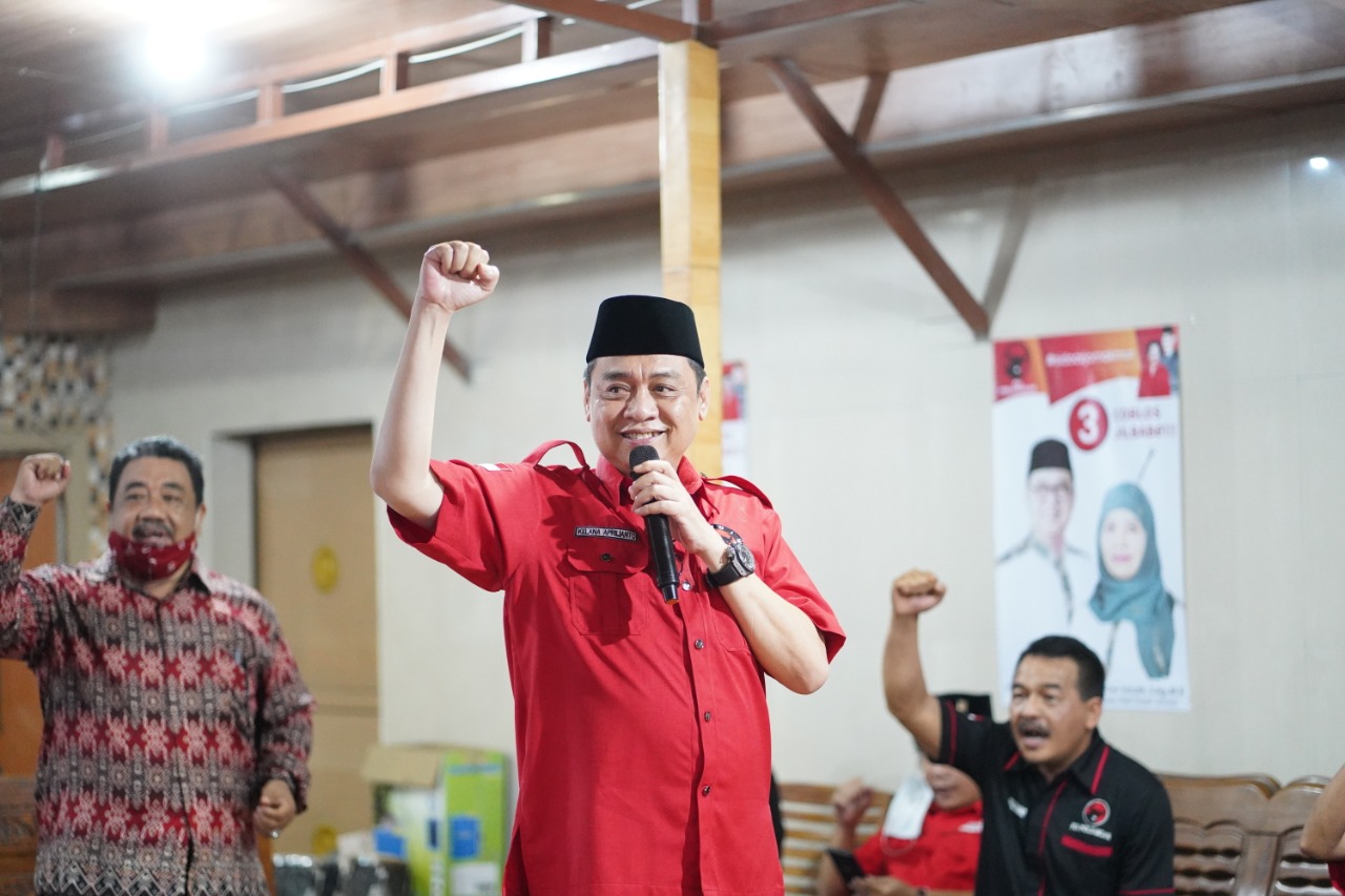 Cabup Kelana Aprilianto bersama kader PDIP Waru