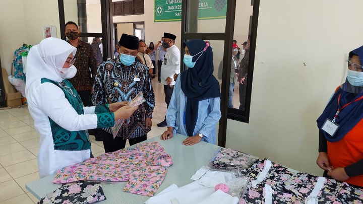 Menaker Ida Fauziah mengunjungi Balai Latihan Kerja (BLK) di Tulangan, Sidoarjo, Jum’at (6/11). SP/Sugeng