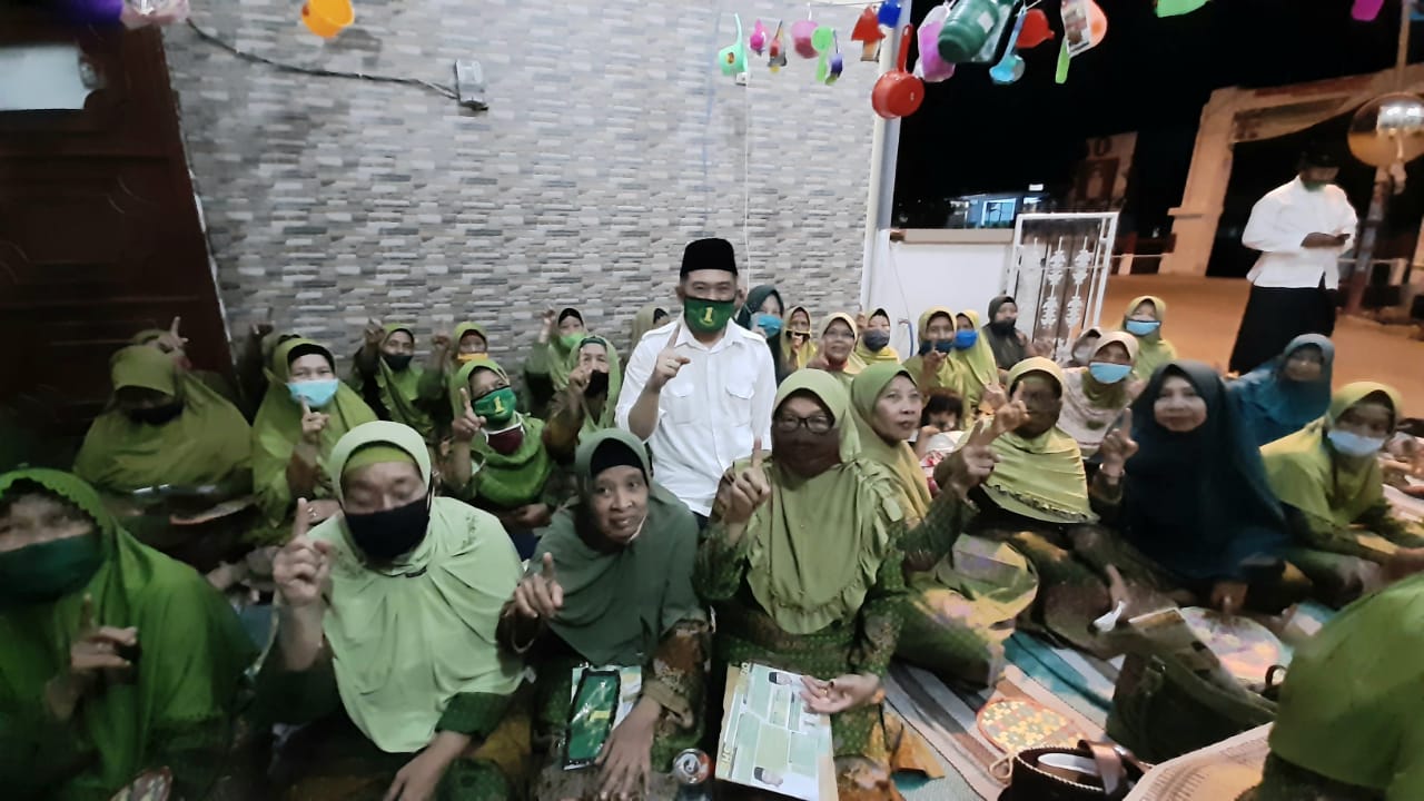 Cawabup Taufiqulbar bersama ibu-ibu jam'iyah muslimat Sedati