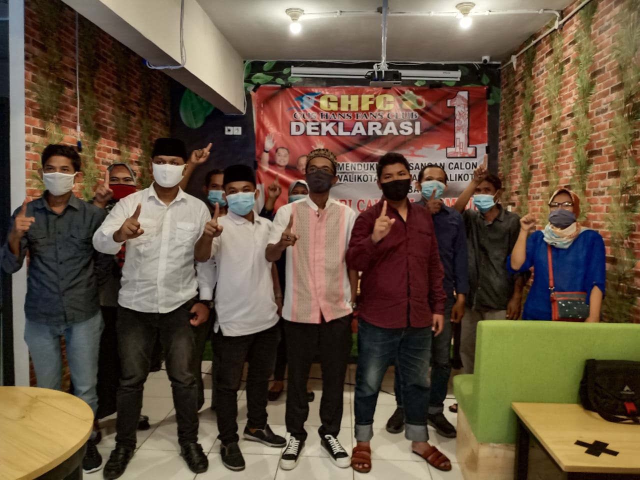 Gus Hans Fans Club (GHFC) menyatakan dukungan untuk Eri-Armuji .SP/BYTA INDRAWATI.