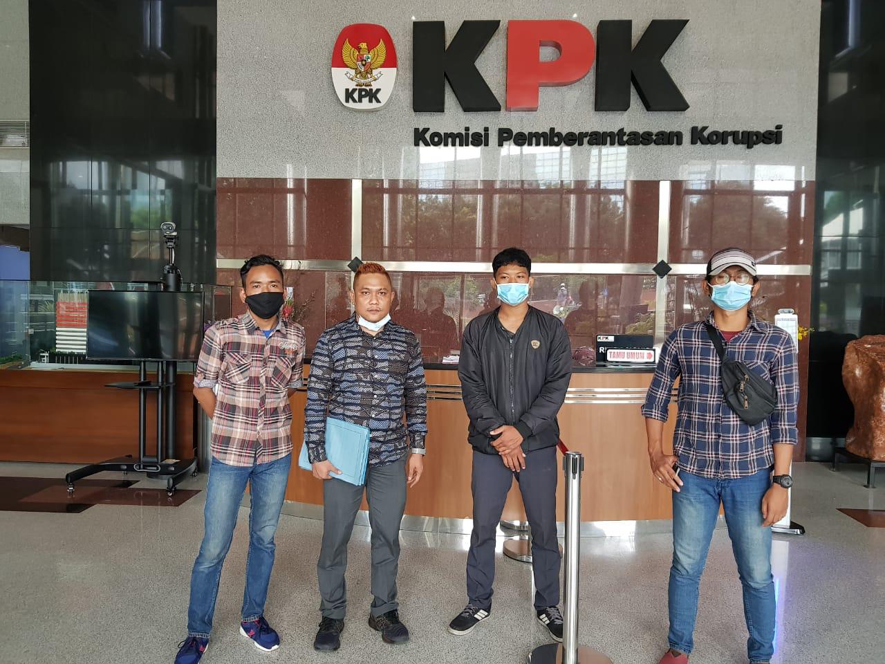 KIPP Jatim melaporkan Plt DKRTH Anna Fajriatin ke KPK,  Jumat (20/11).SP/AlQ