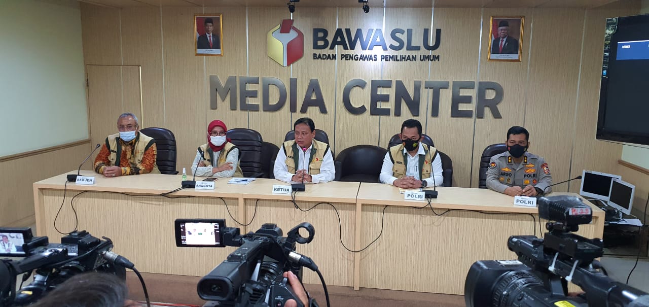 Rapat kerja nasional di kantor Bawaslu dalam rangka persiapan akhir pemilihan kepala daerah (Pilkada) Serentak 2020, Kamis (4/12/2020). SP/HENDAR WANTO