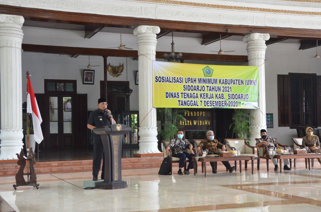  Kalangan pengusaha, Dewan Pengupahan, APINDO, dan Federasi SPSI mensosialisasikan UMK tahun 2021, Senin (7/12) di Pendopo Delta Wibawa.SP/SUGENG