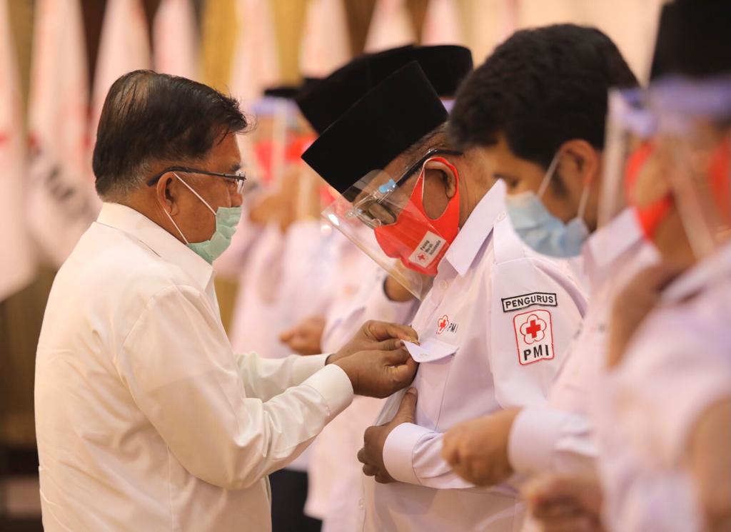 Ketua Umum PMI Dr.(HC) Drs. H. Muhammad Jusuf Kalla melantik Dewan Kehormatan dan Pengurus PMI Jatim Masa Bakti 2020-2025, Senin (14/12/20).SP/BYTA