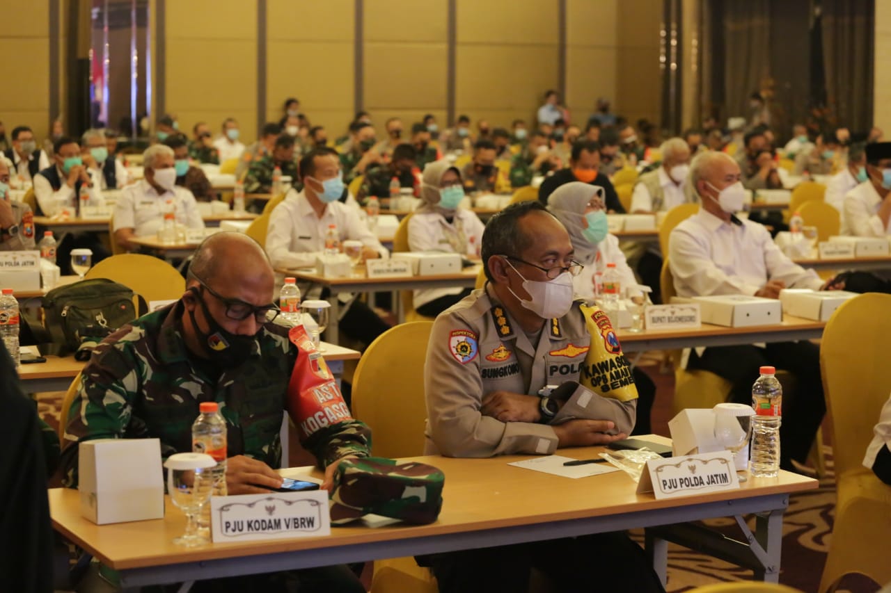 Forkompinda Jatim melakukan rapat percepatan penangan Covid 19 Senin, (14/12/2020)