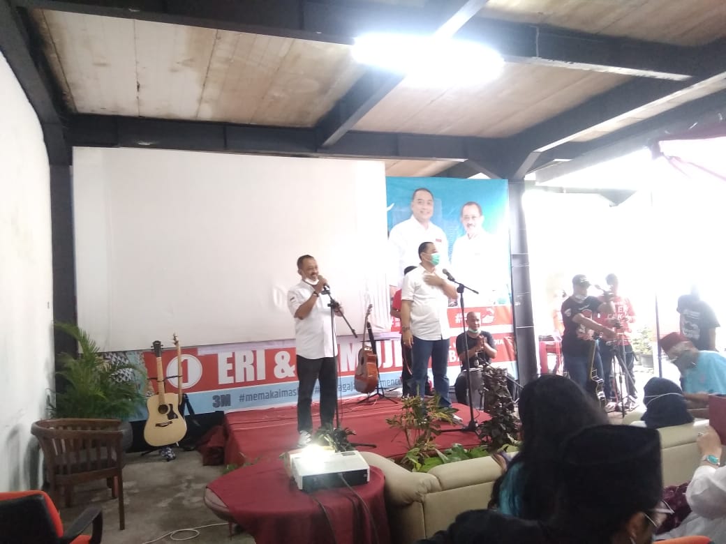 Eri Cahyadi dan Armuji menghadiri tasyakuran Gerakan Alumni Surabaya Satu (GAS1) di Jalan Mawar Tegalsari Surabaya. Rabu (16/12/20).SP/BYTA